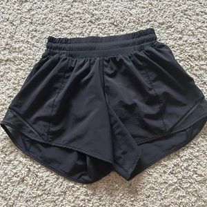 Lululemon Hotty Hot Low-Rise Lined Short 4”